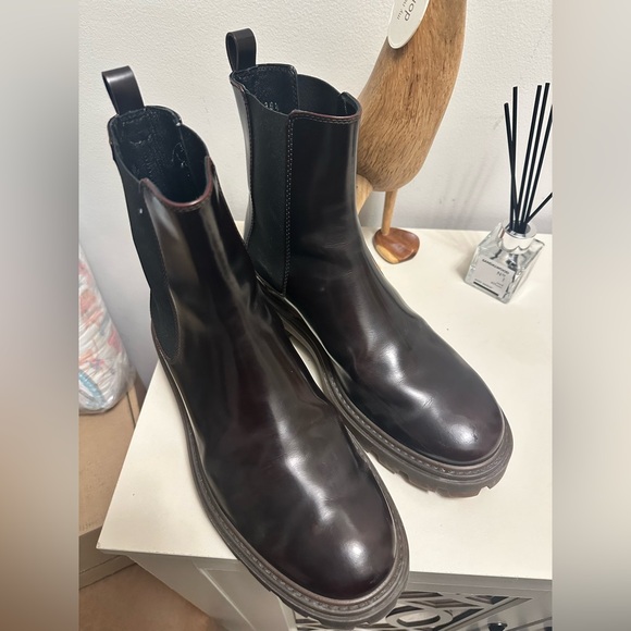 Tod's Chelsea Boots in Leather - Picture 1 of 4